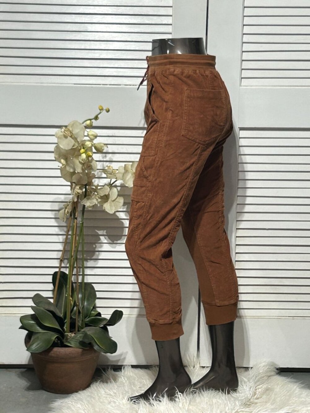 Anthropologie Women's Brown Leigh Corduroy Elastic Cuffs Joggers Size M 3090 - Picture 4 of 11